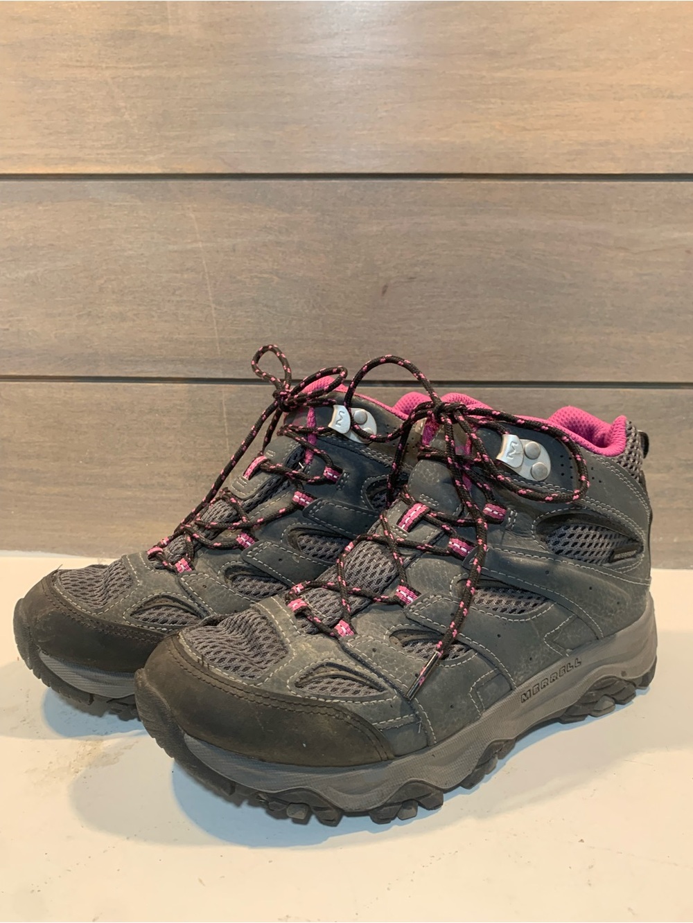 Merrell Girls Moab 3 Waterproof Mid Hiking Boots Black Gray Pink Sz 4.5 Casual
